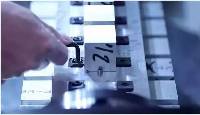 【新手必看】3軸、3+2軸、5軸加工的區(qū)別是什么？(圖14)